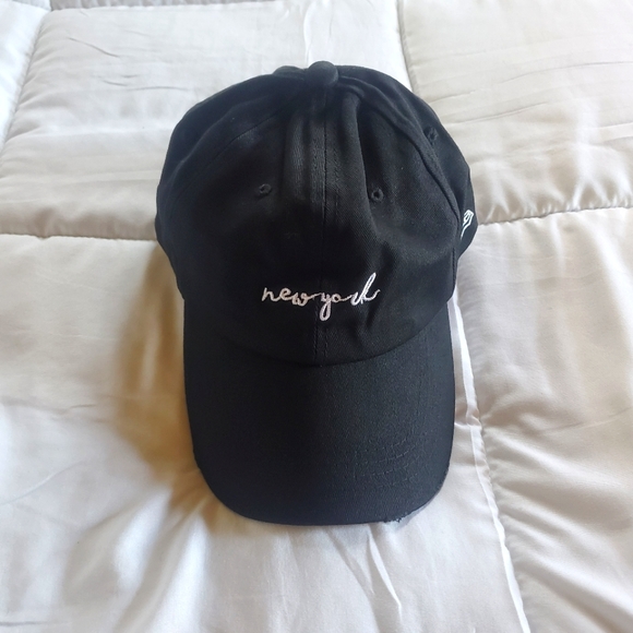 Accessories - NWOT New York Black Dad Hat